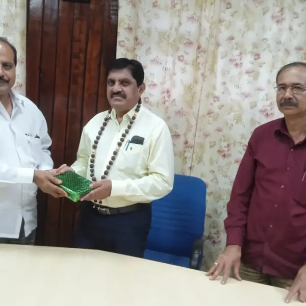 ಸಹಕಾರ ನಿಧಿ ಚೆಕ್ ಹಸ್ತಾಂತರ 